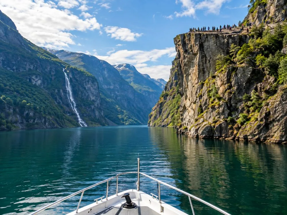 Stavanger: Crucero por Lysefjorden y Senderismo a Preikestolen