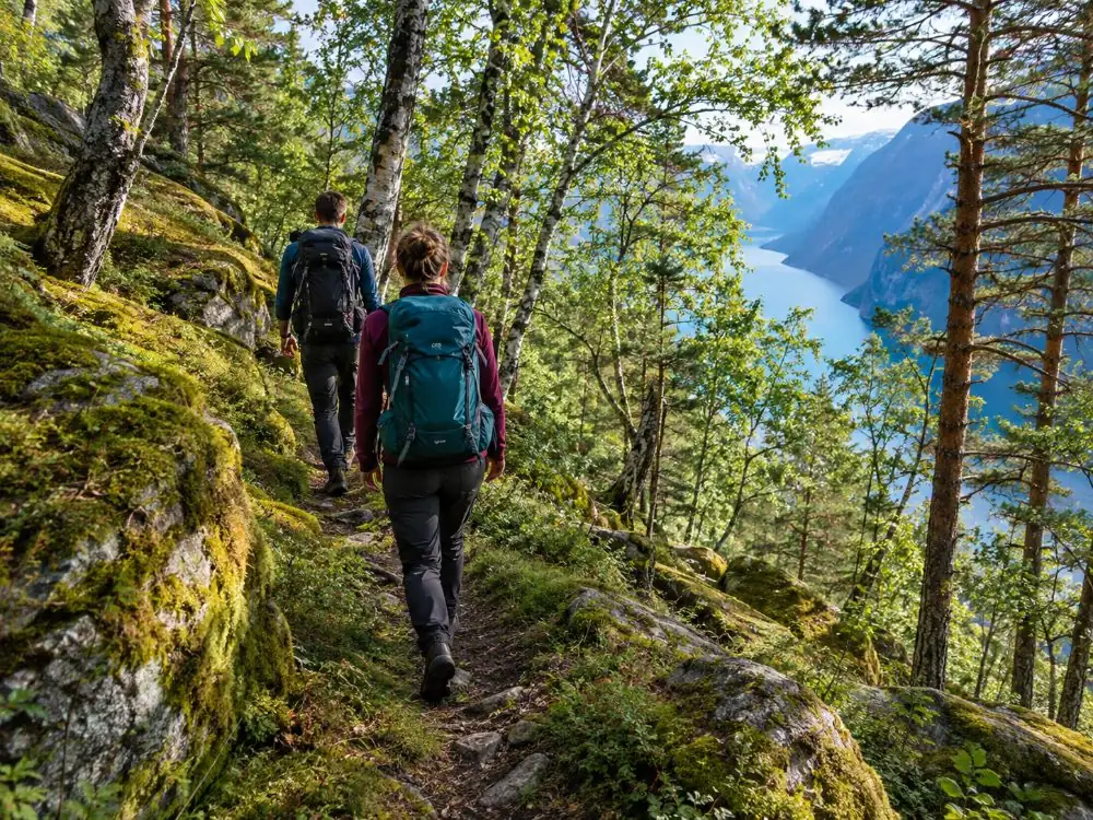 Stavanger/Sandnes: Senderismo Guiado a Preikestolen por Ruta Natural Oculta