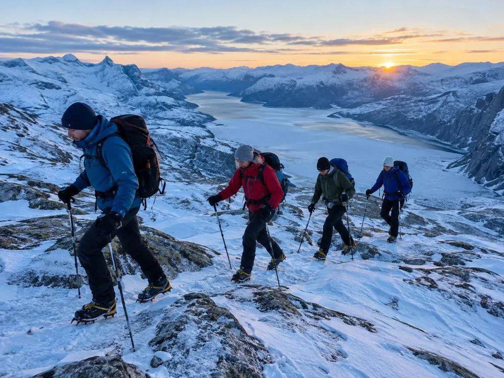 Crucero por el Lysefjorden y senderismo guiado al Preikestolen &mdash; Invierno